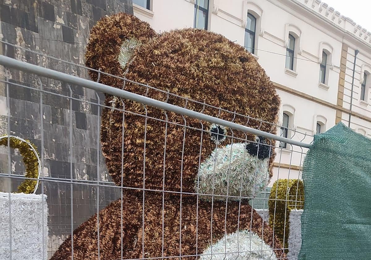 Oso navideño de El Coto, en Gijón.
