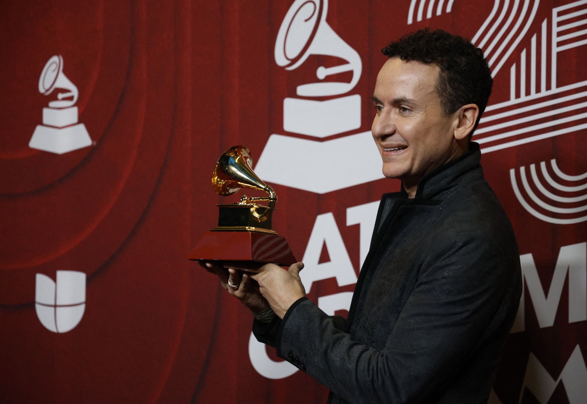 Música y mucho estilo: las mejores imágenes de los Grammy Latinos 2024