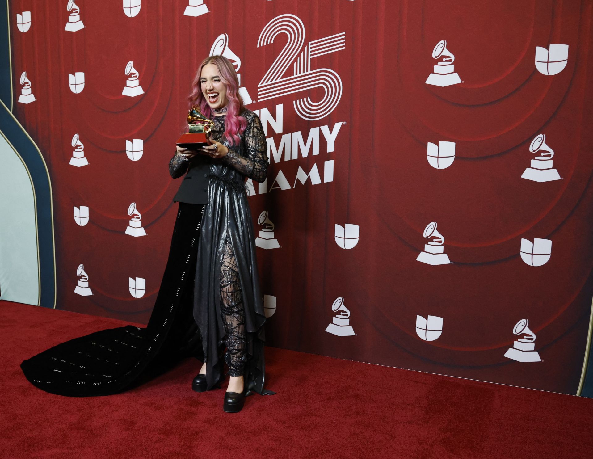 Música y mucho estilo: las mejores imágenes de los Grammy Latinos 2024