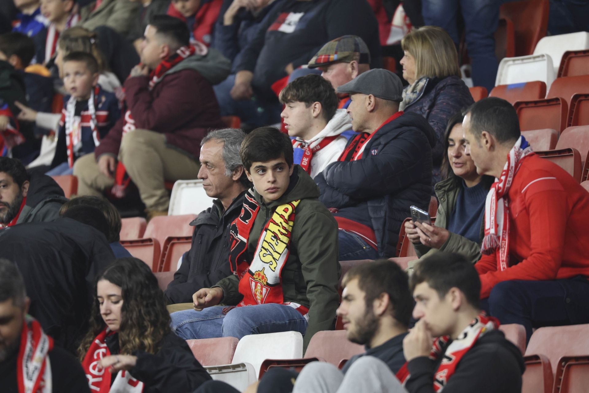 ¿Estuviste en el Sporting de Gijón - Granada? ¡Búscate!