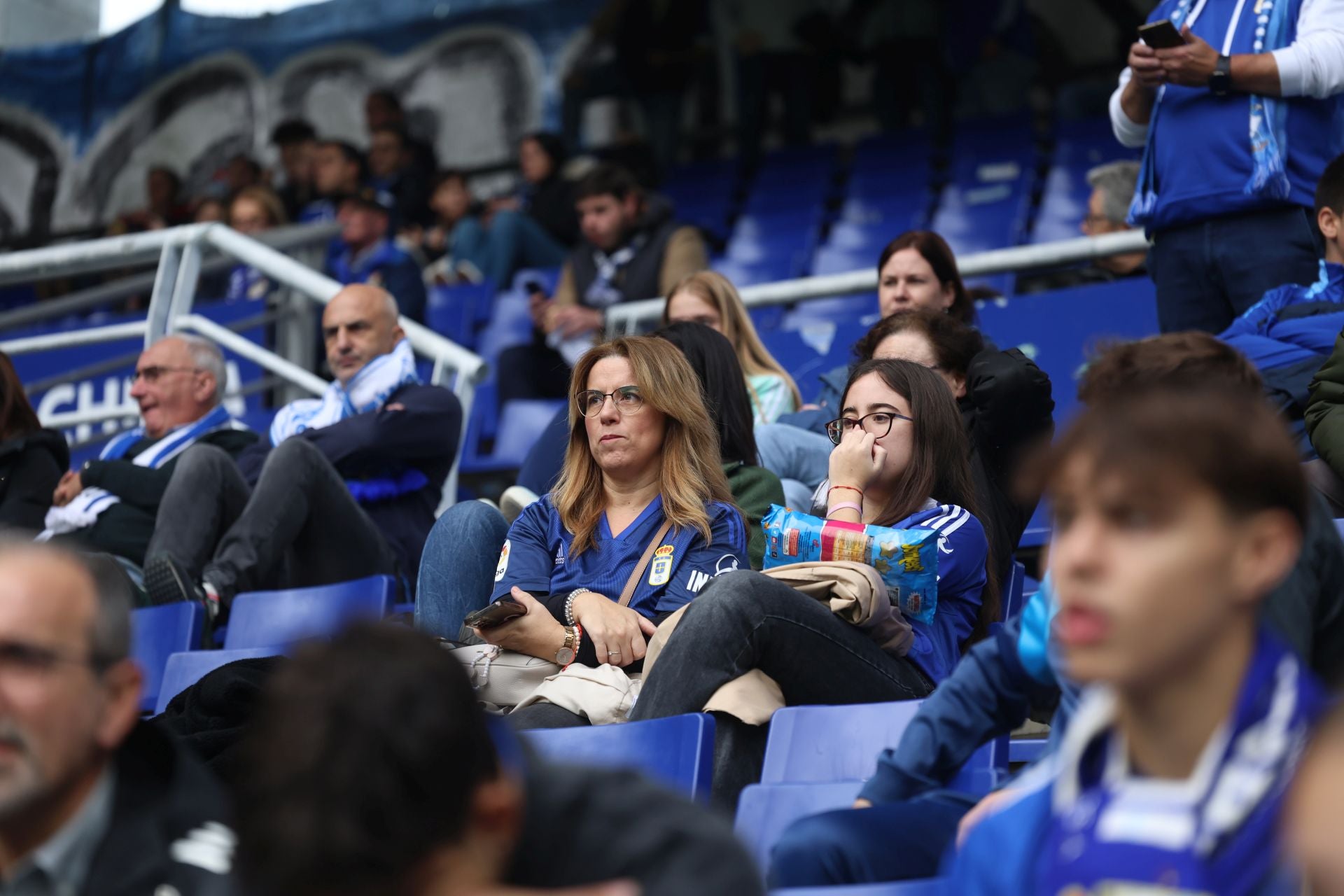 ¿Estuviste en el Real Oviedo - Tenerife? ¡Búscate en las fotos!
