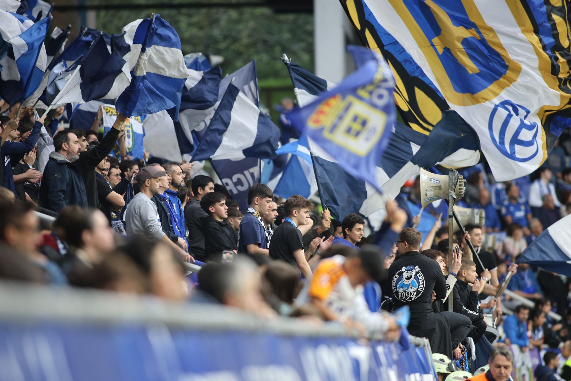 ¿Estuviste en el Real Oviedo - Tenerife? ¡Búscate en las fotos!