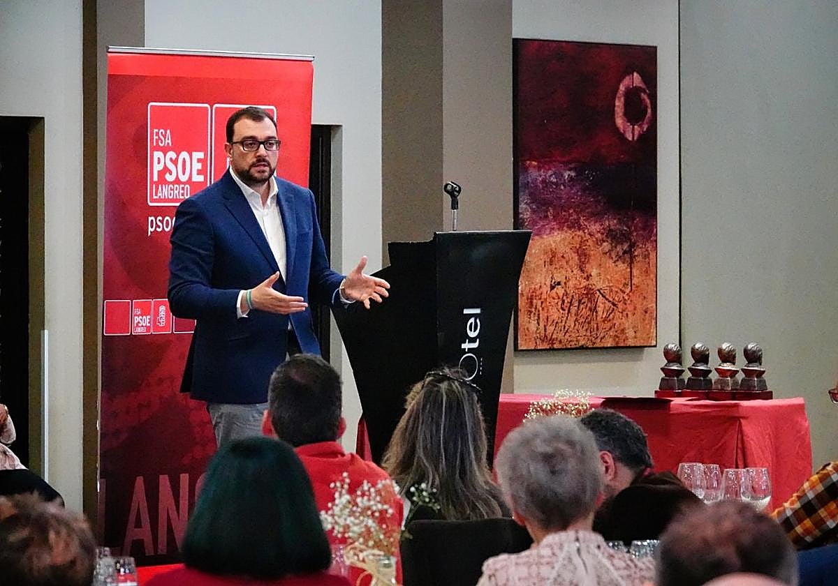 El presidente del Principado, Adrián Barbón, en el acto del 127 aniversario del PSOE de Langreo.
