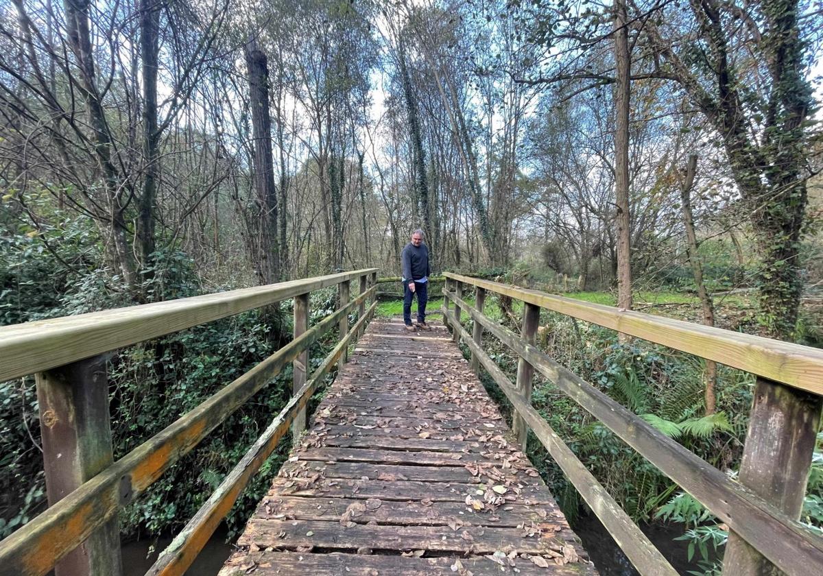 Arreglo de la pasarela sobre el río Negro en Valdesoto