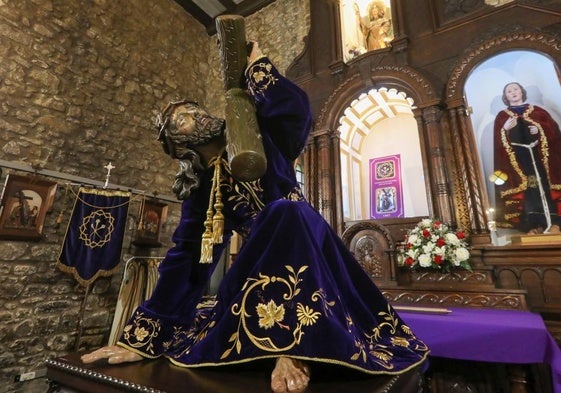 Talla de Jesusín en la capilla de Galiana, en Avilés.