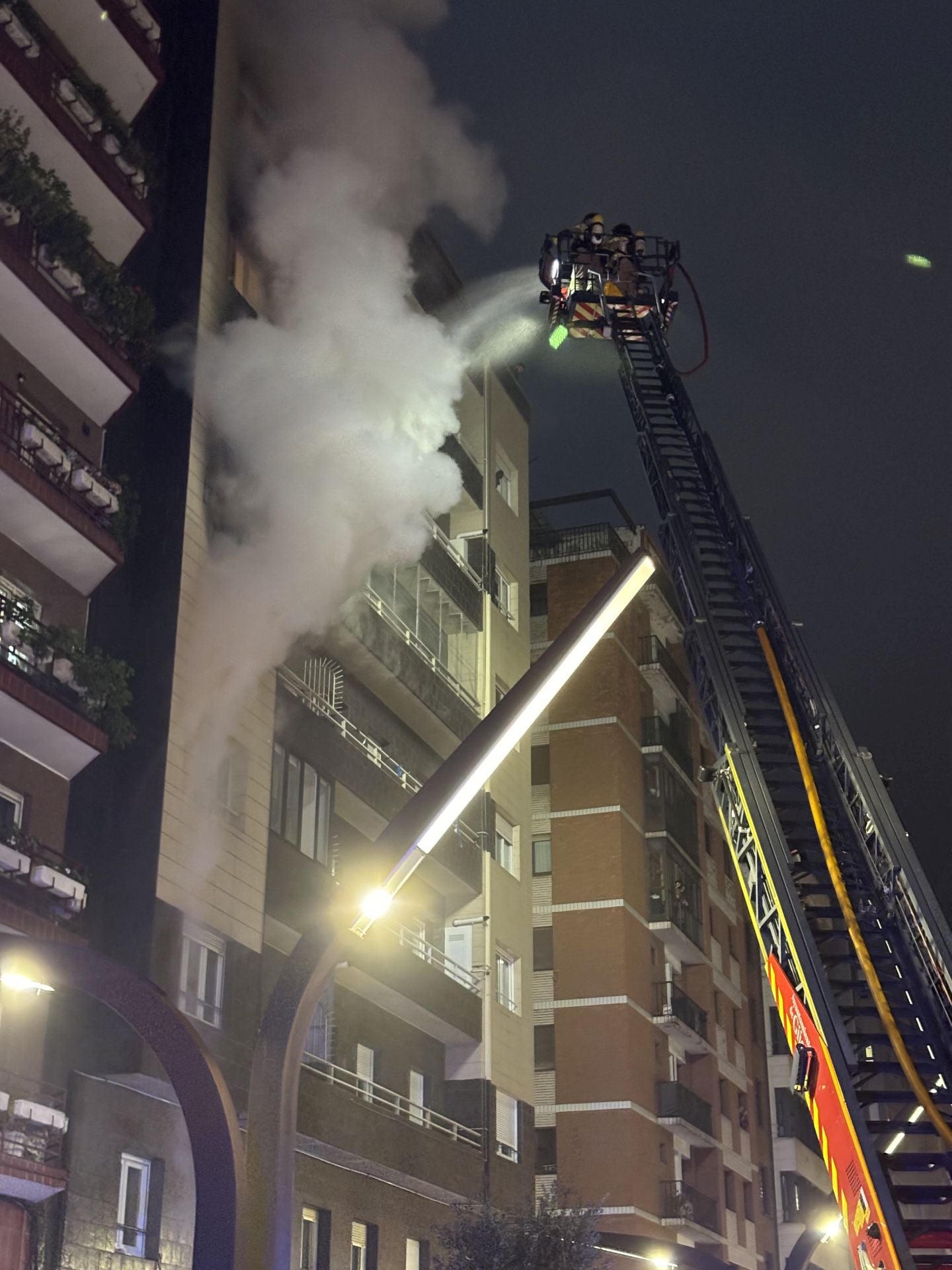 Incendio en un piso de la avenida de la Constitución de Gijón