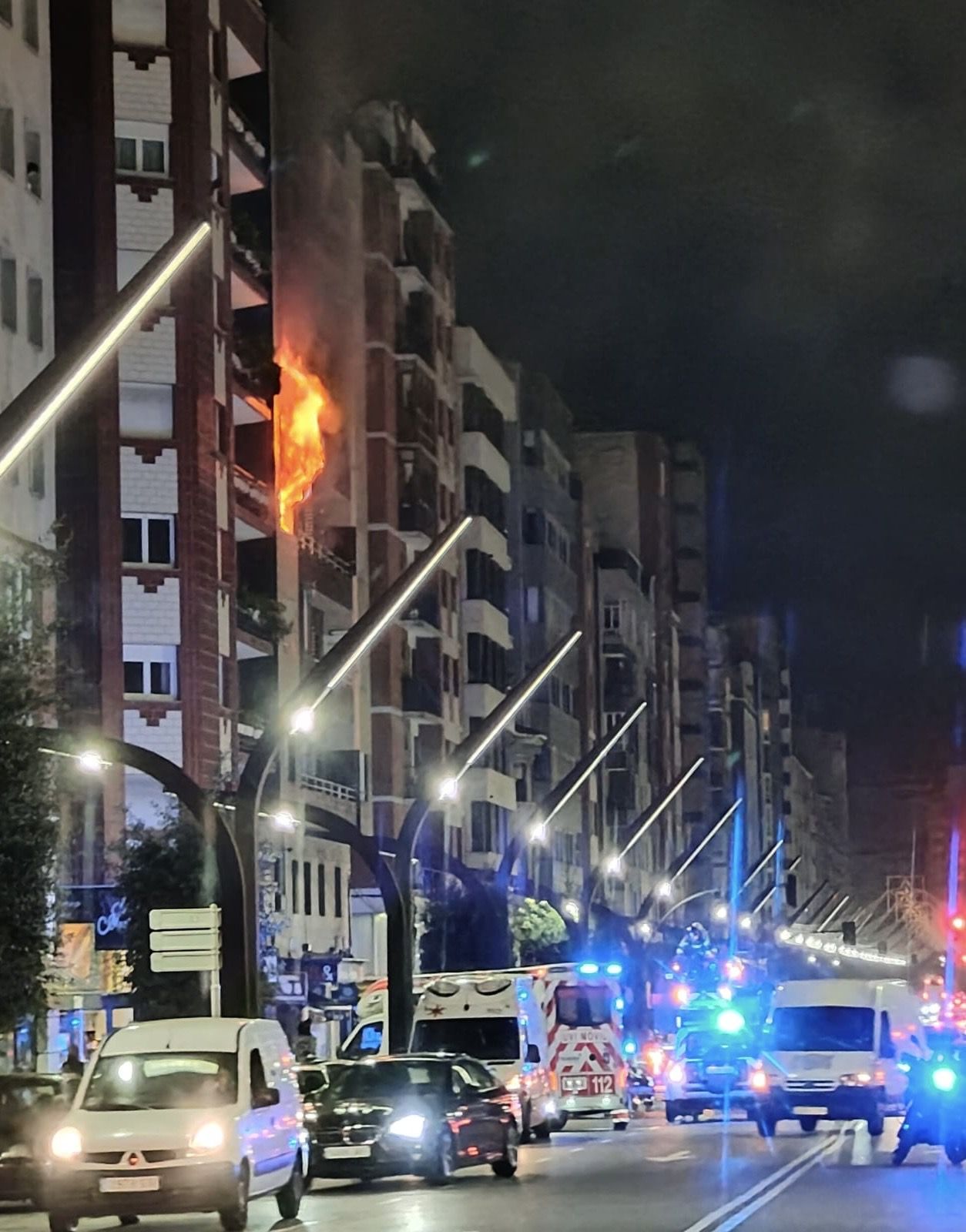 Incendio en un piso de la avenida de la Constitución de Gijón