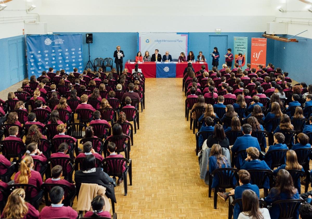 Alumnos del Colegio Internacional Meres, en el concejo de Siero, ayer.