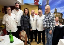 Ana Belén, con el equipo de La Fueya de Tomás.