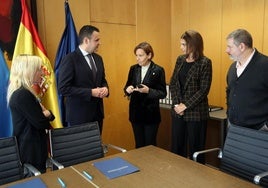 Mar García Salgado, Guillermo Peláez, Carmen Moriyón, María Mitre y Carlos Franco, ayer, en la Consejería de Hacienda.