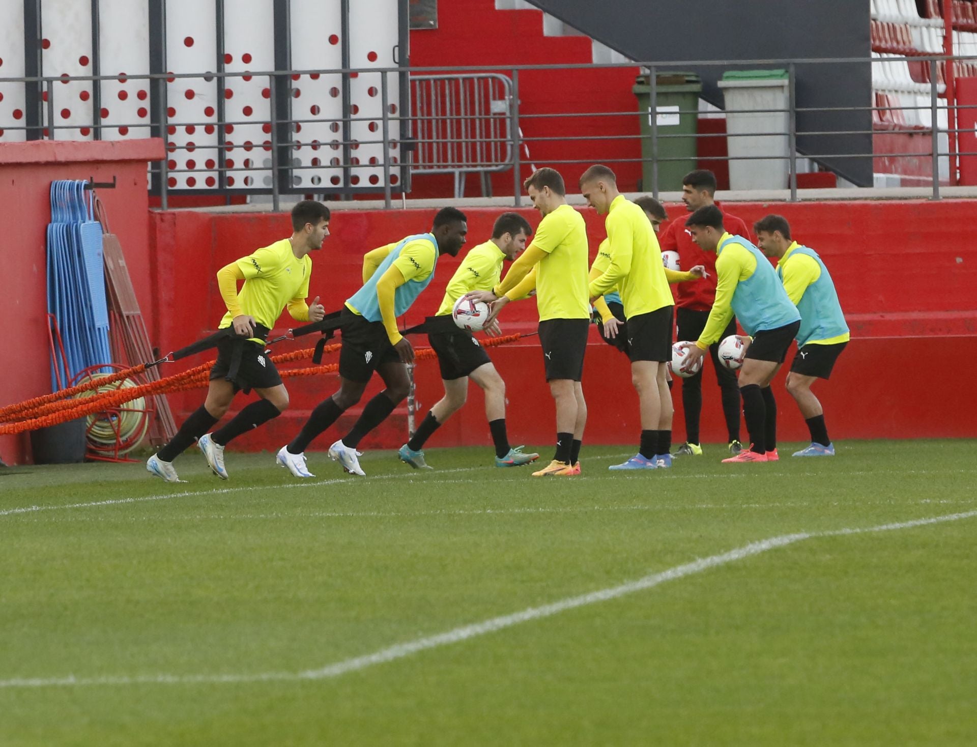 Una sesión de entrenamiento del Sporting de Gijón.