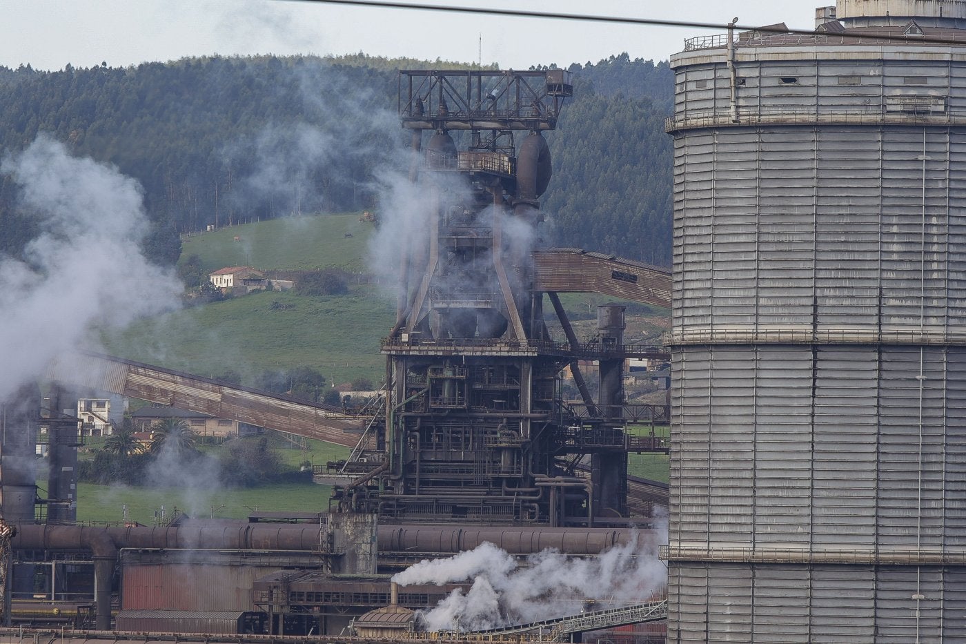 Uno de los dos hornos altos de Arcelor en la planta de Gijón.