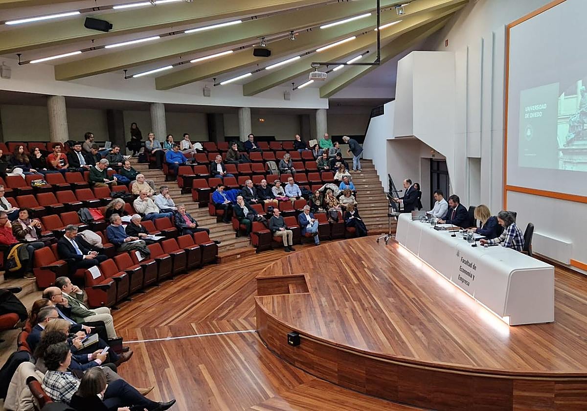 Crónica de un Claustro universitario que rescata «conspiraciones» y rencillas