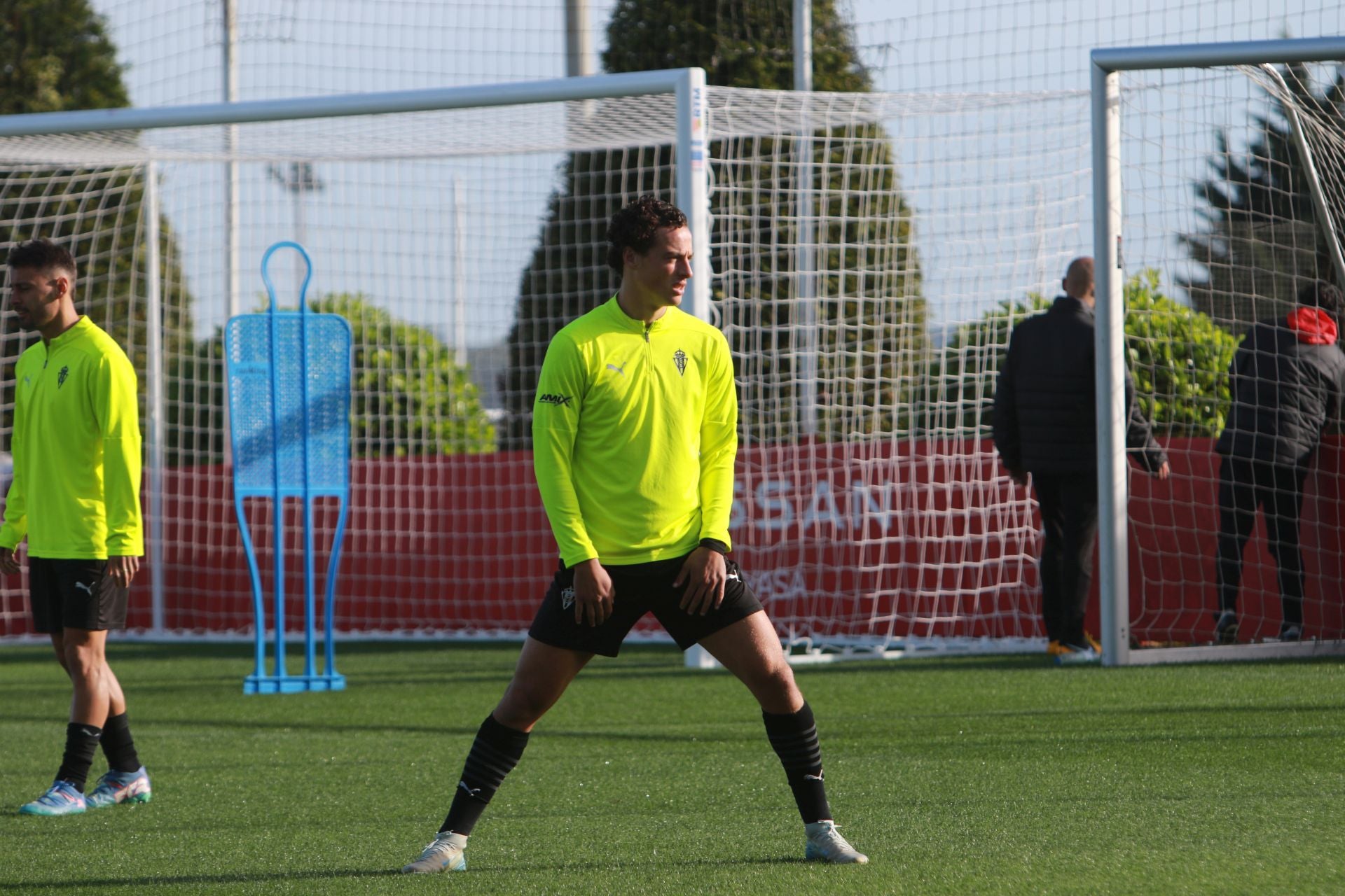 El Sporting se entrena en Mareo con la vista puesta en Riazor