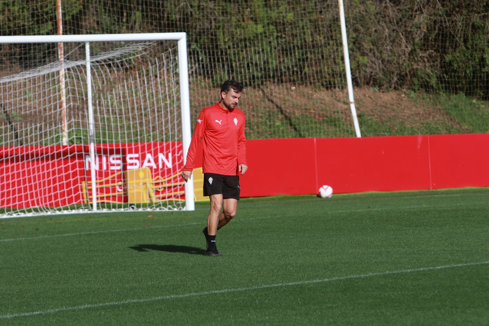 El Sporting se entrena en Mareo con la vista puesta en Riazor
