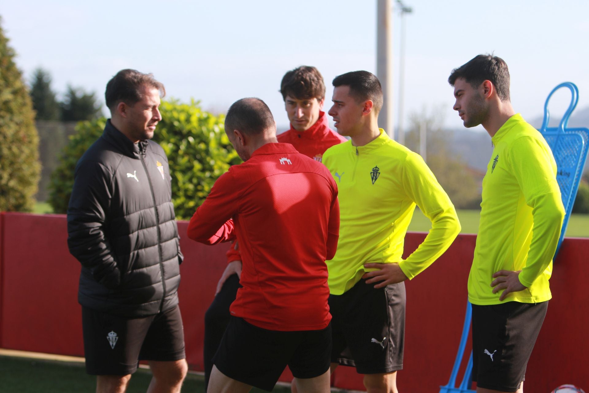 El Sporting se entrena en Mareo con la vista puesta en Riazor