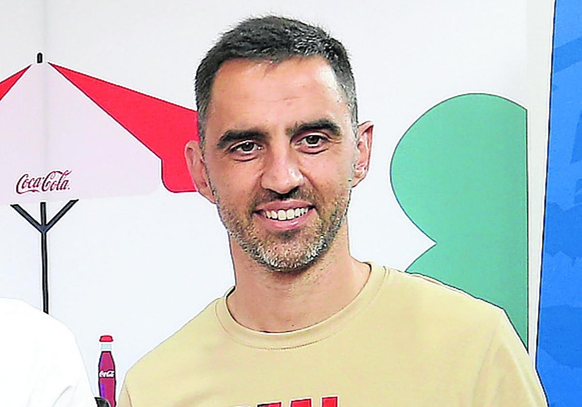 Viti, jugador del Real Avilés.