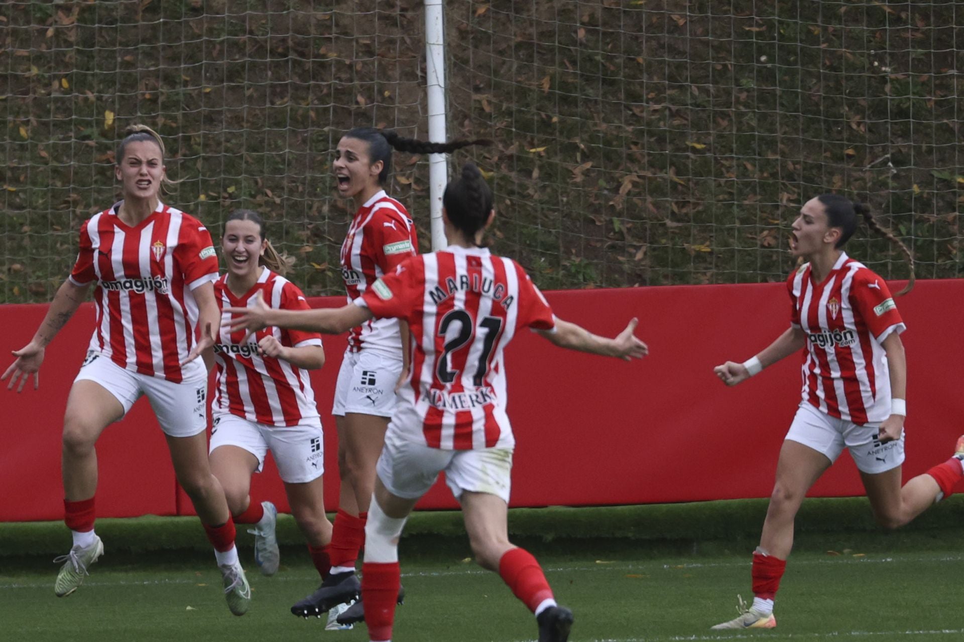 Las mejores imágenes del derbi femenino: Sporting de Gijón 2 - 0 Real Oviedo