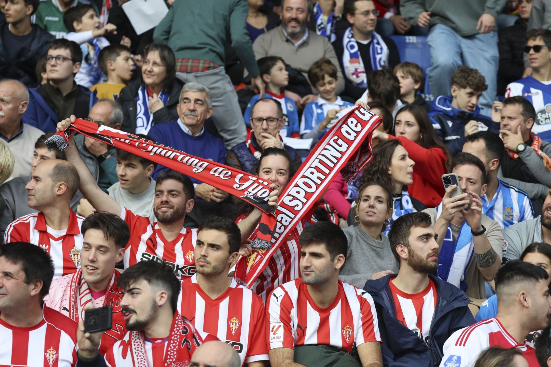 ¿Estuviste en Riazor animando al Sporting? ¡Búscate!