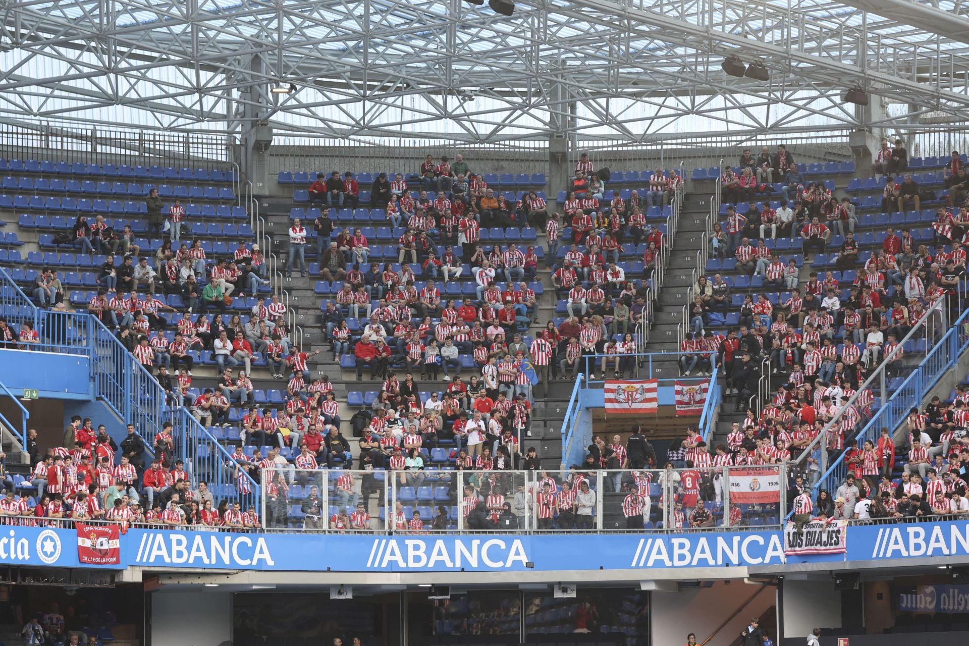 ¿Estuviste en Riazor animando al Sporting? ¡Búscate!
