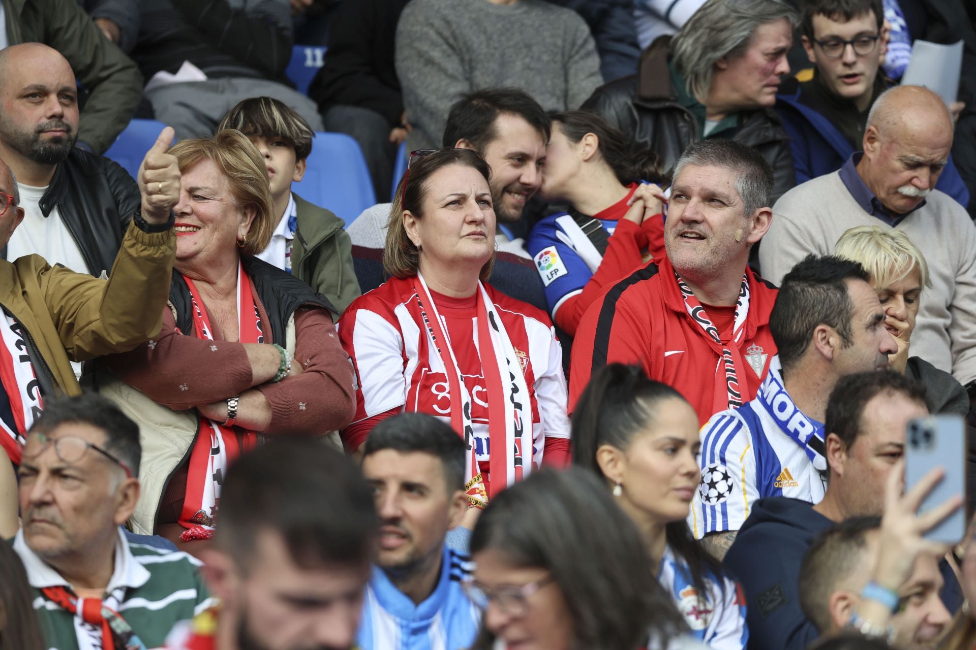 ¿Estuviste en Riazor animando al Sporting? ¡Búscate!