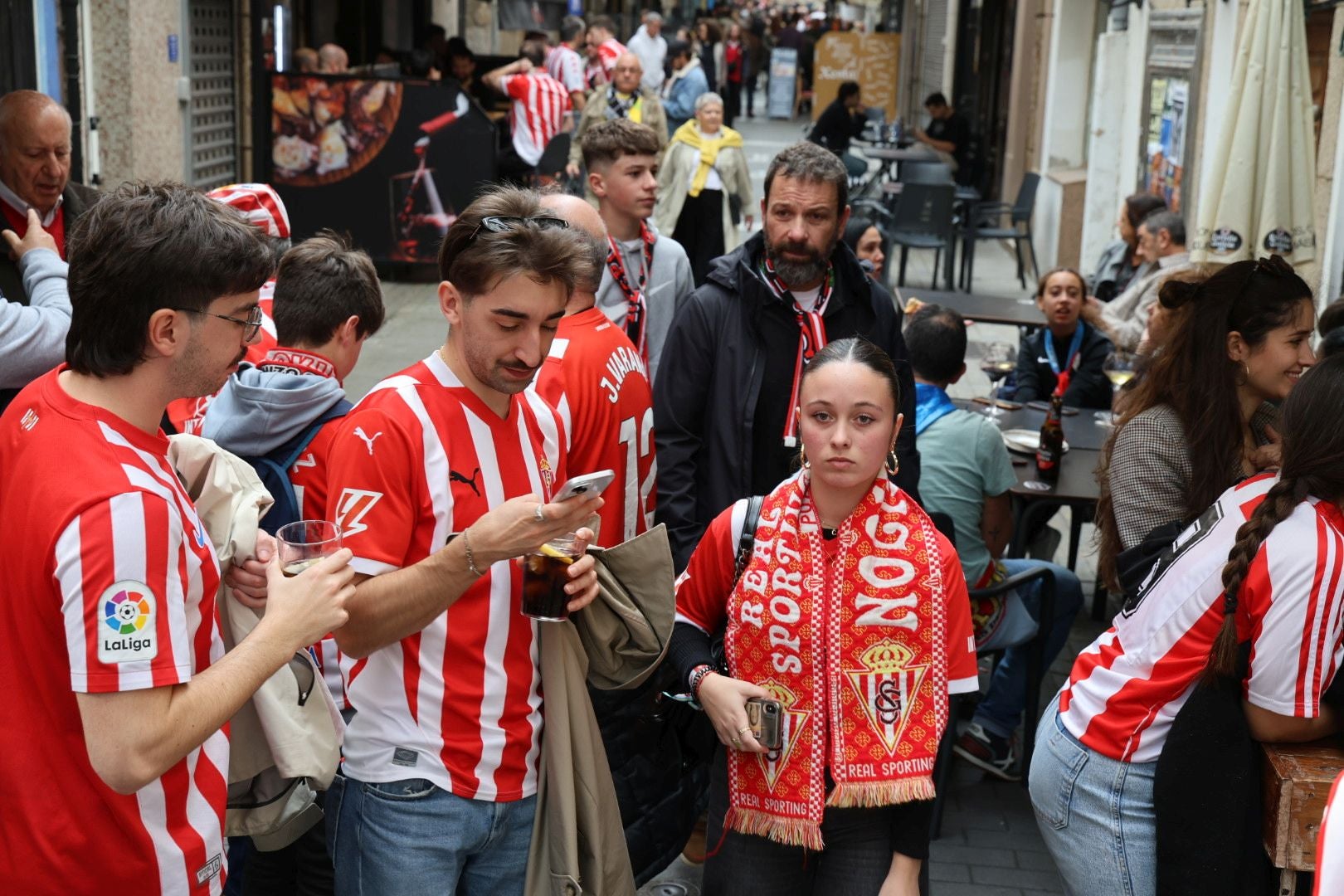 La &#039;Mareona&#039; pone el ambiente antes del Deportivo de La Coruña-Sporting de Gijón