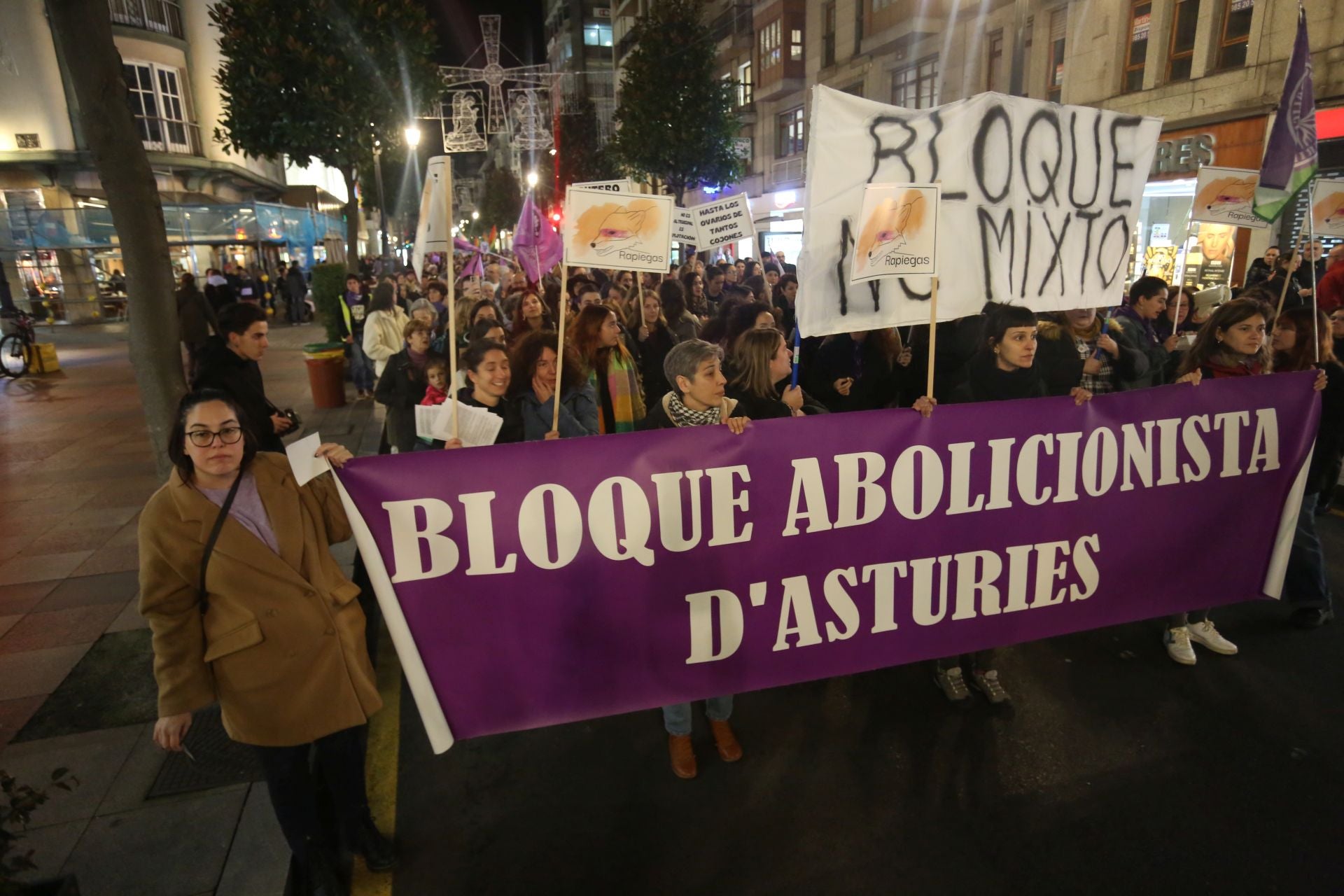 Las calles de Oviedo se llenan por la eliminación de la violencia contra las mujeres