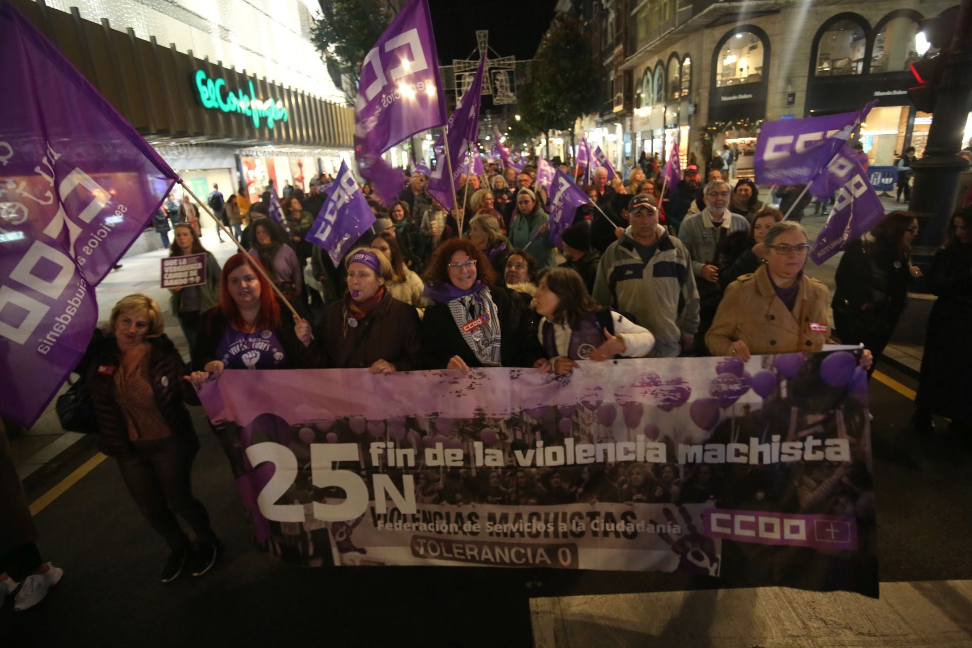 Las calles de Oviedo se llenan por la eliminación de la violencia contra las mujeres