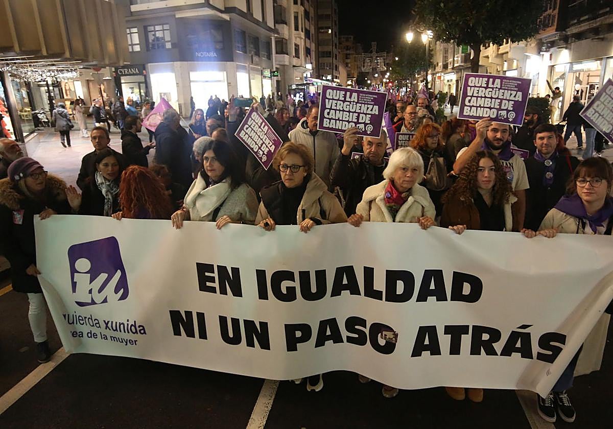 Las calles de Oviedo se llenan por la eliminación de la violencia contra las mujeres