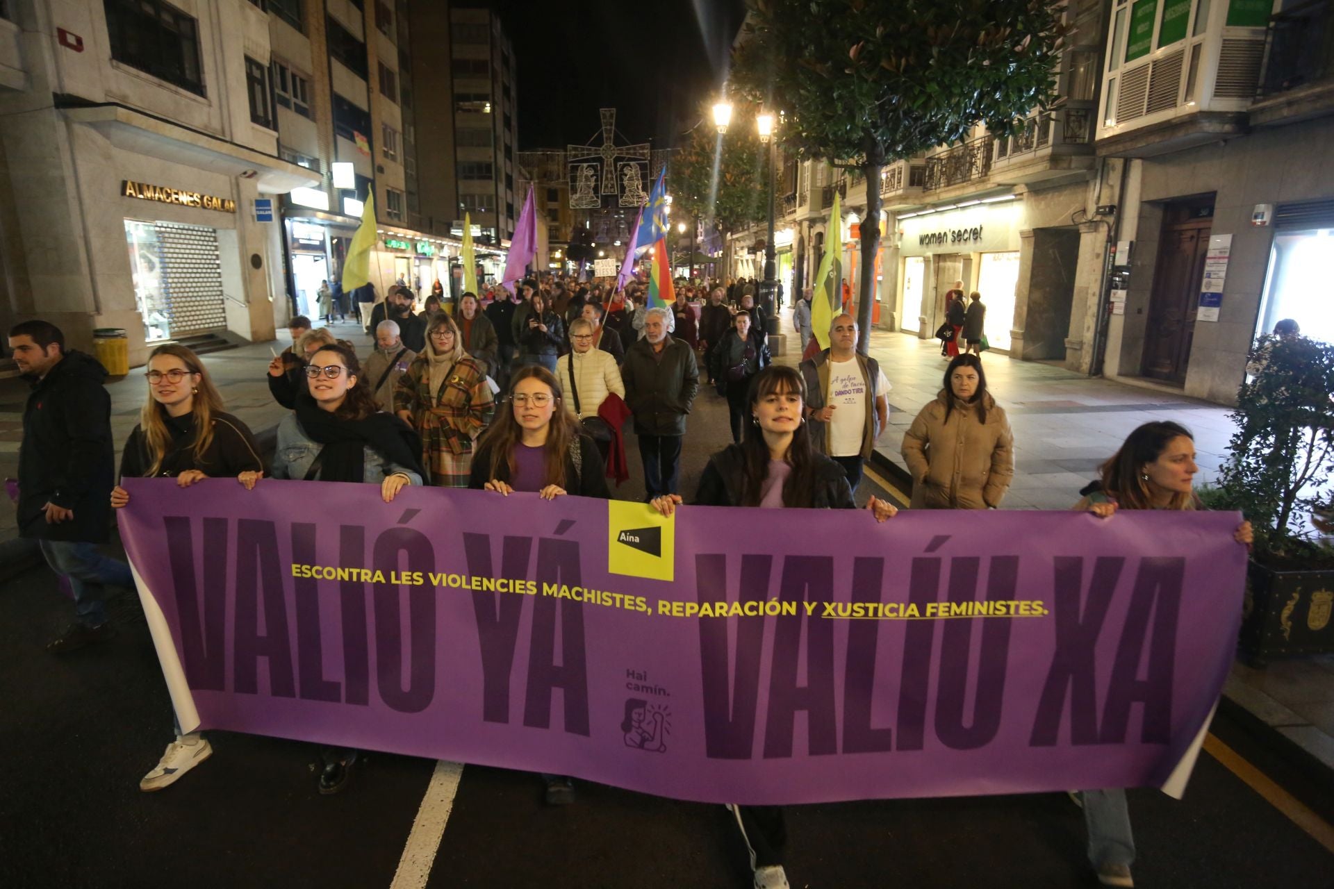 Las calles de Oviedo se llenan por la eliminación de la violencia contra las mujeres