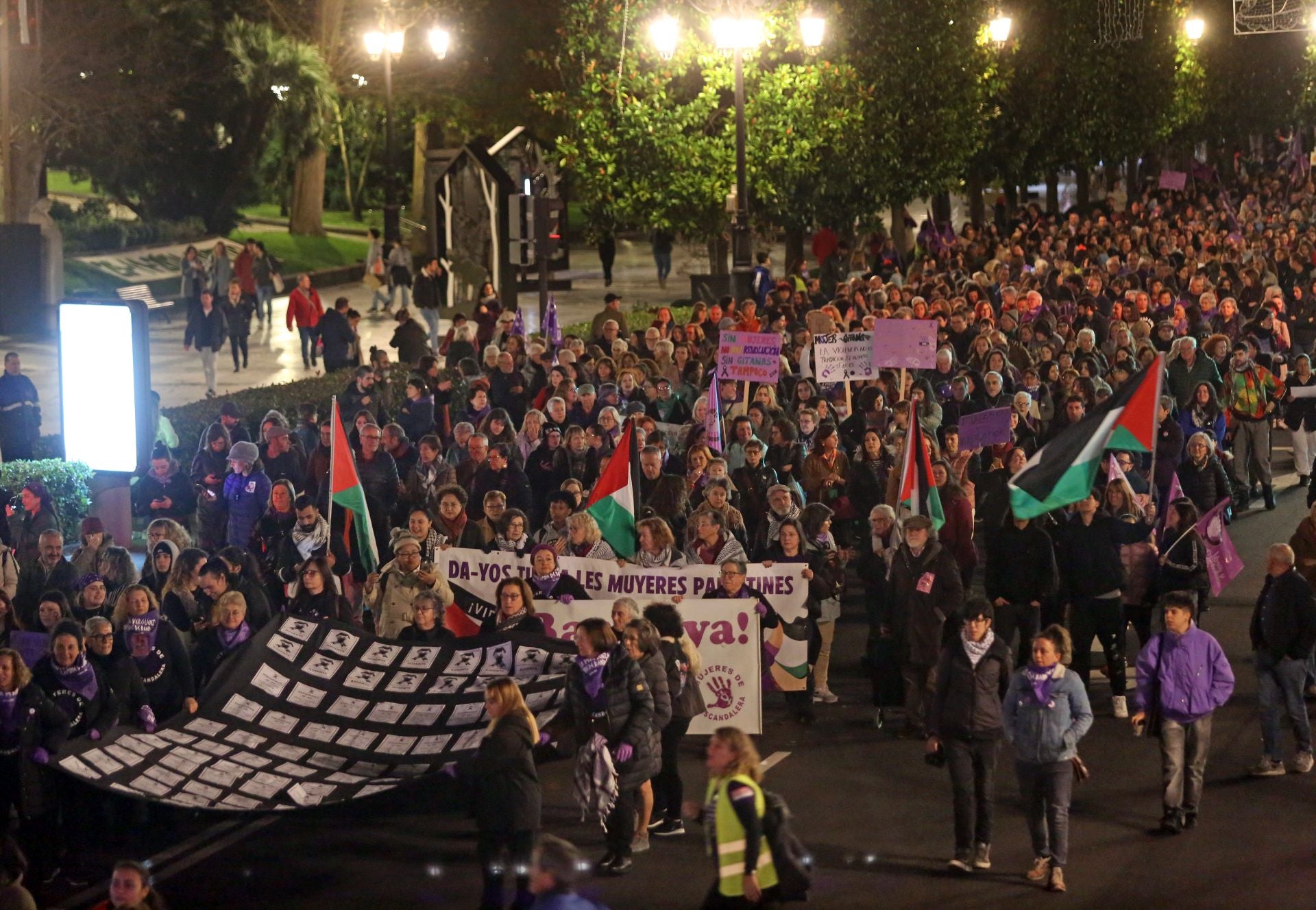 Las calles de Oviedo se llenan por la eliminación de la violencia contra las mujeres