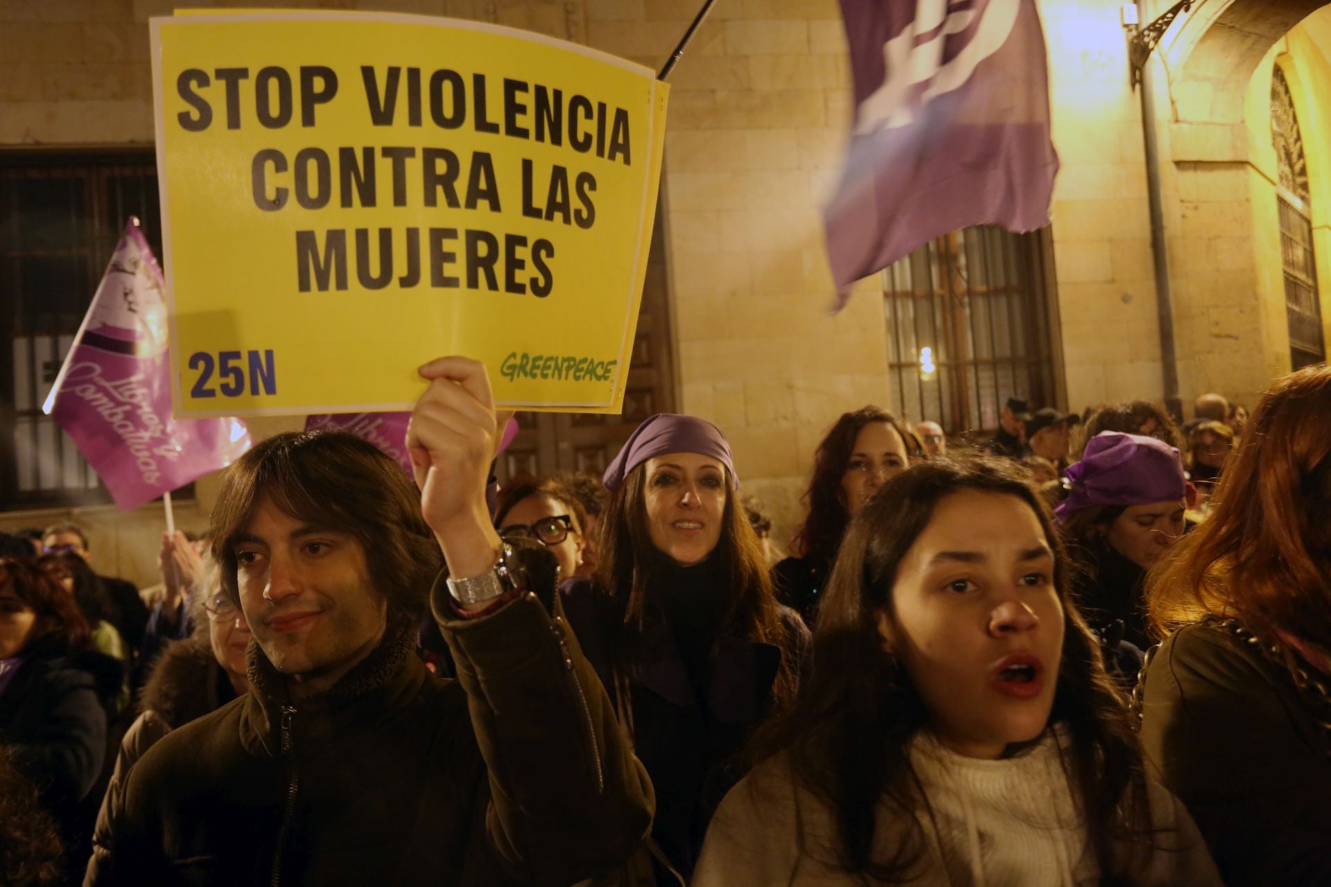 Las calles de Oviedo se llenan por la eliminación de la violencia contra las mujeres