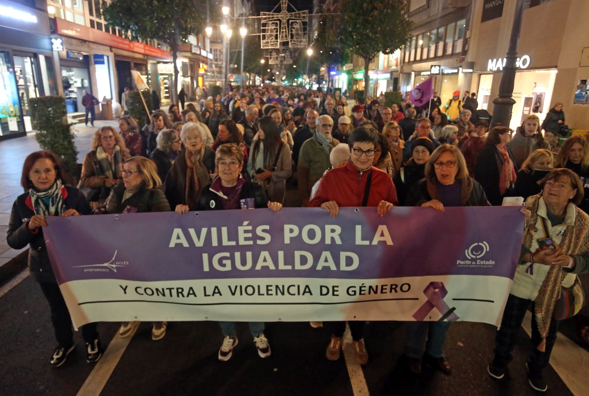 Las calles de Oviedo se llenan por la eliminación de la violencia contra las mujeres