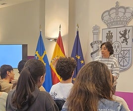 La profesora Marián Moreno durante la charla, en Oviedo.