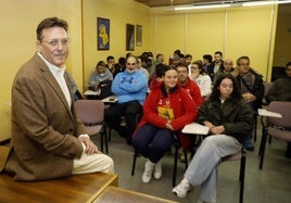 Juan Arribas se dirigió a los miembros de la asamblea de la Federación Asturiana antes de la elección en la que resultó elegido presidente.