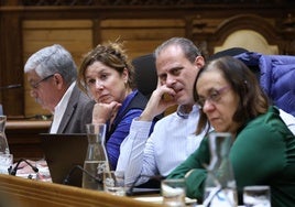 Bancada socialista en el Ayuntamiento de Gijón, durante el pleno sobre el estado dle municipio.