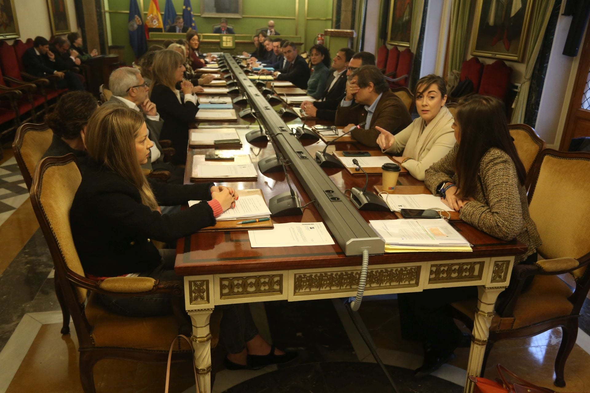 Alfredo Canteli preside el Pleno del Ayuntamiento de Oviedo celebrado este martes.