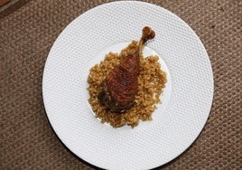 Plato de arroz con pitu de caleya elaborado por Nacho Manzano en el restaurante Casa Marcial