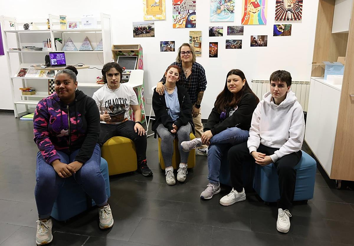 Los jóvenes presentaron ayer sus conclusiones a las ediles de Juventud e Igualdad de Avilés.
