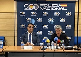 Julio González Zapico, director general de Comercio, y Jorge Ignacio Moreno, jefe de la Policía Nacional en Asturias