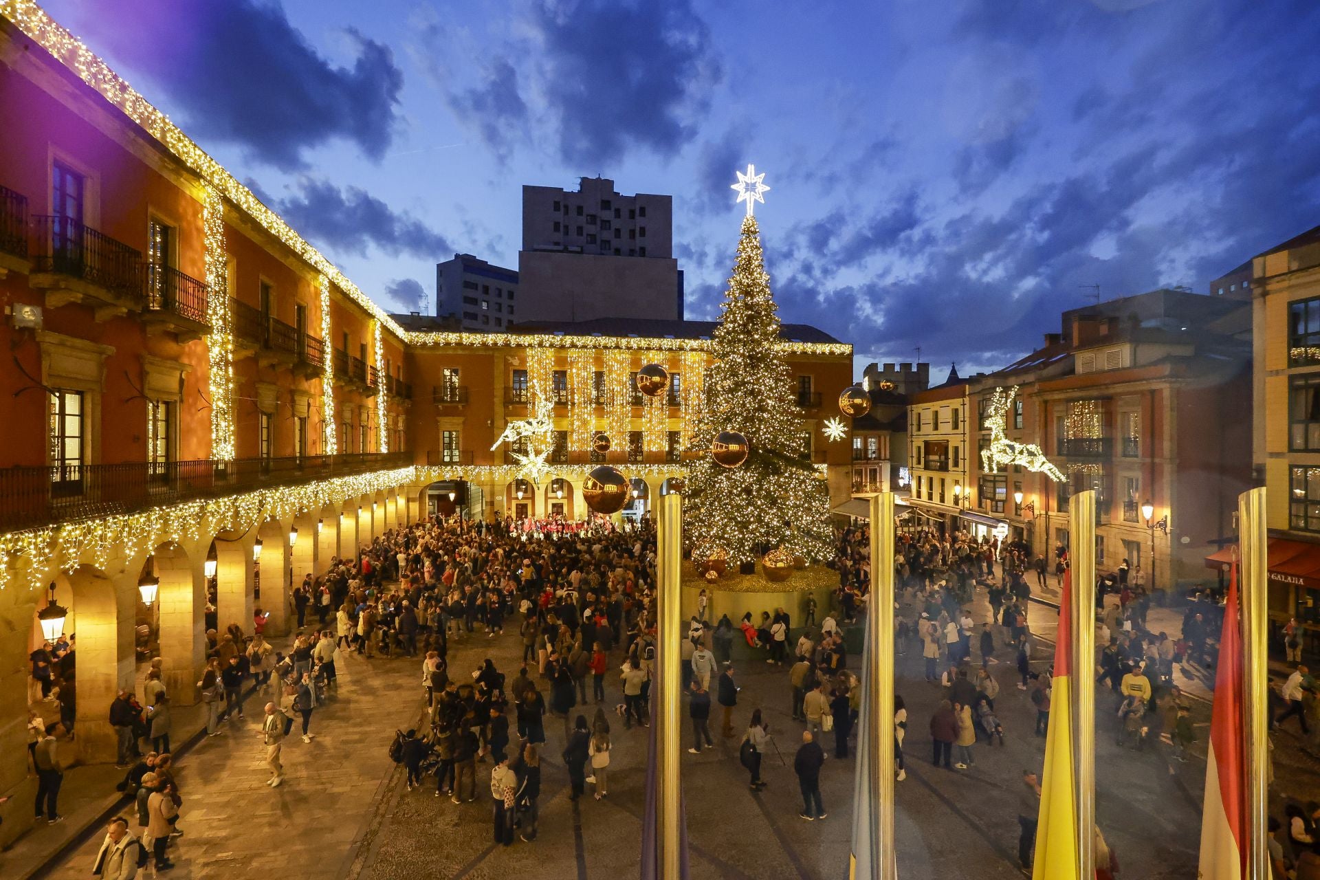 Gijón recibe la Navidad más luminosa