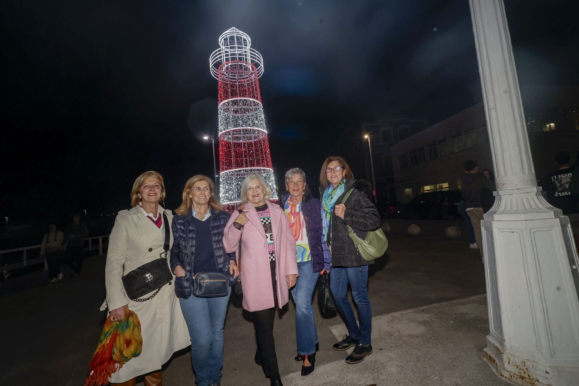 Gijón recibe la Navidad más luminosa