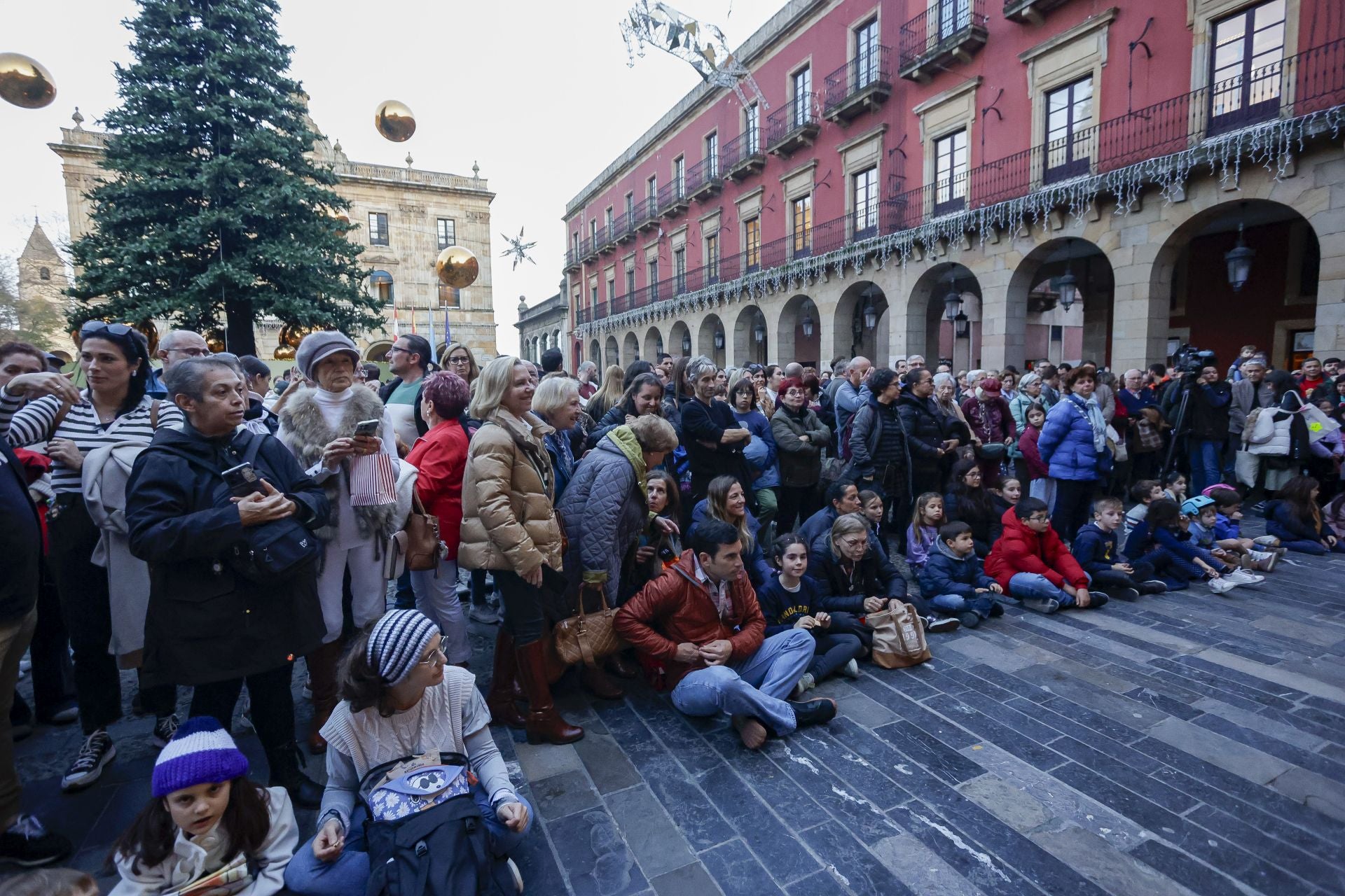 Gijón recibe la Navidad más luminosa