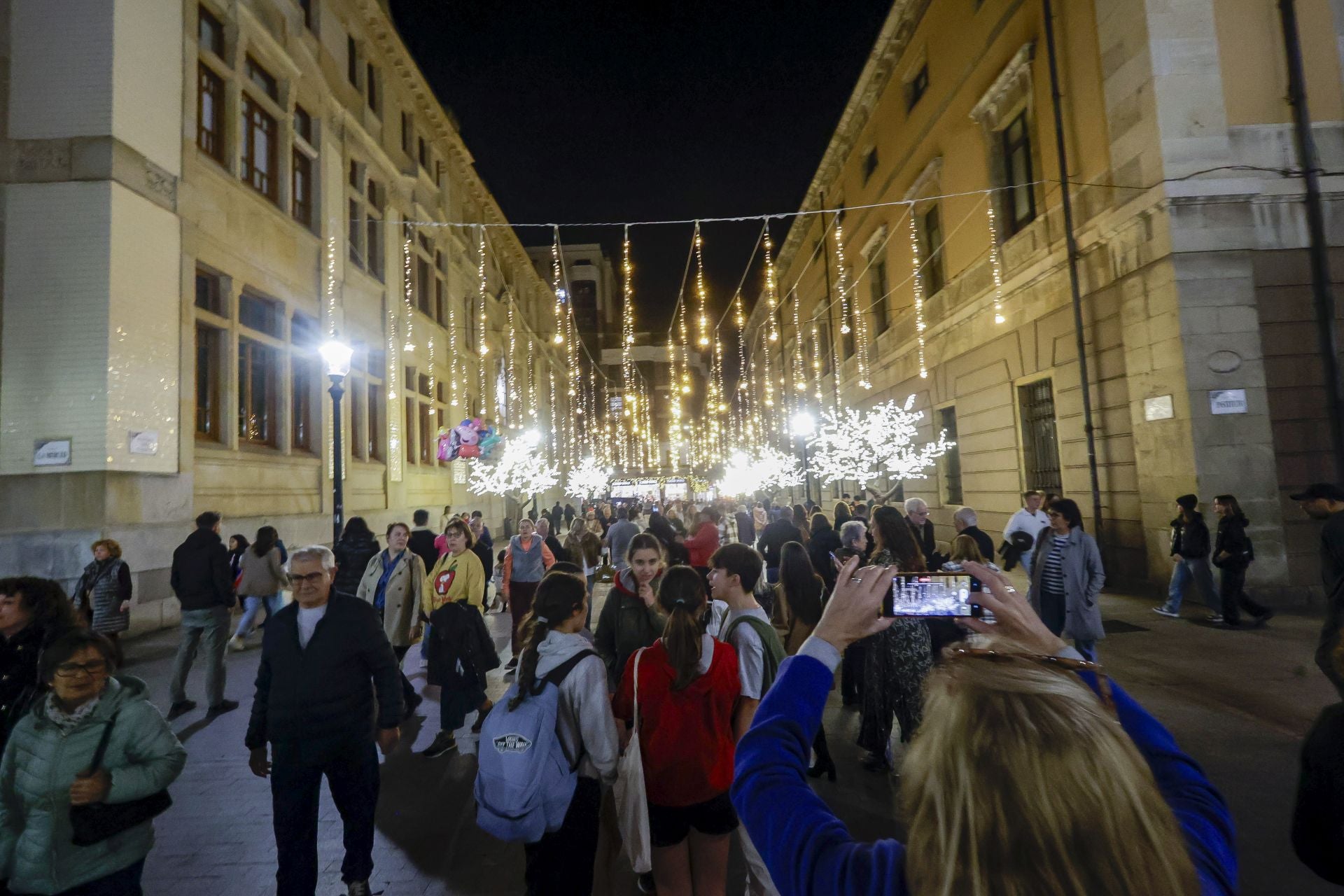 Gijón recibe la Navidad más luminosa