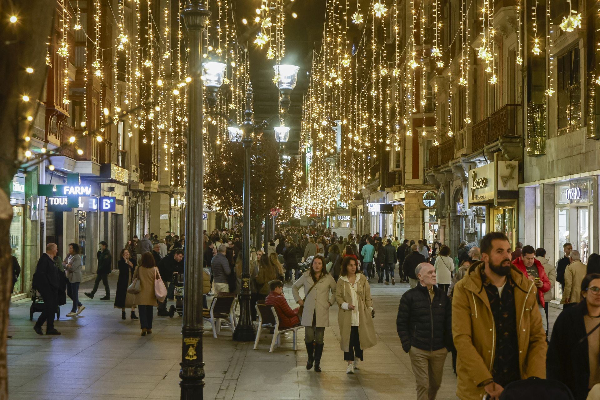 Gijón recibe la Navidad más luminosa