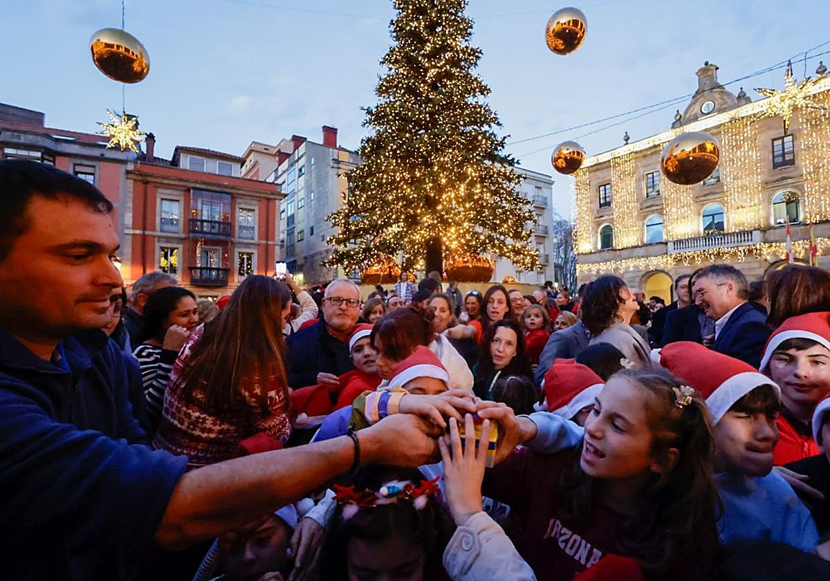 Gijón enciende la Navidad más luminosa de su historia