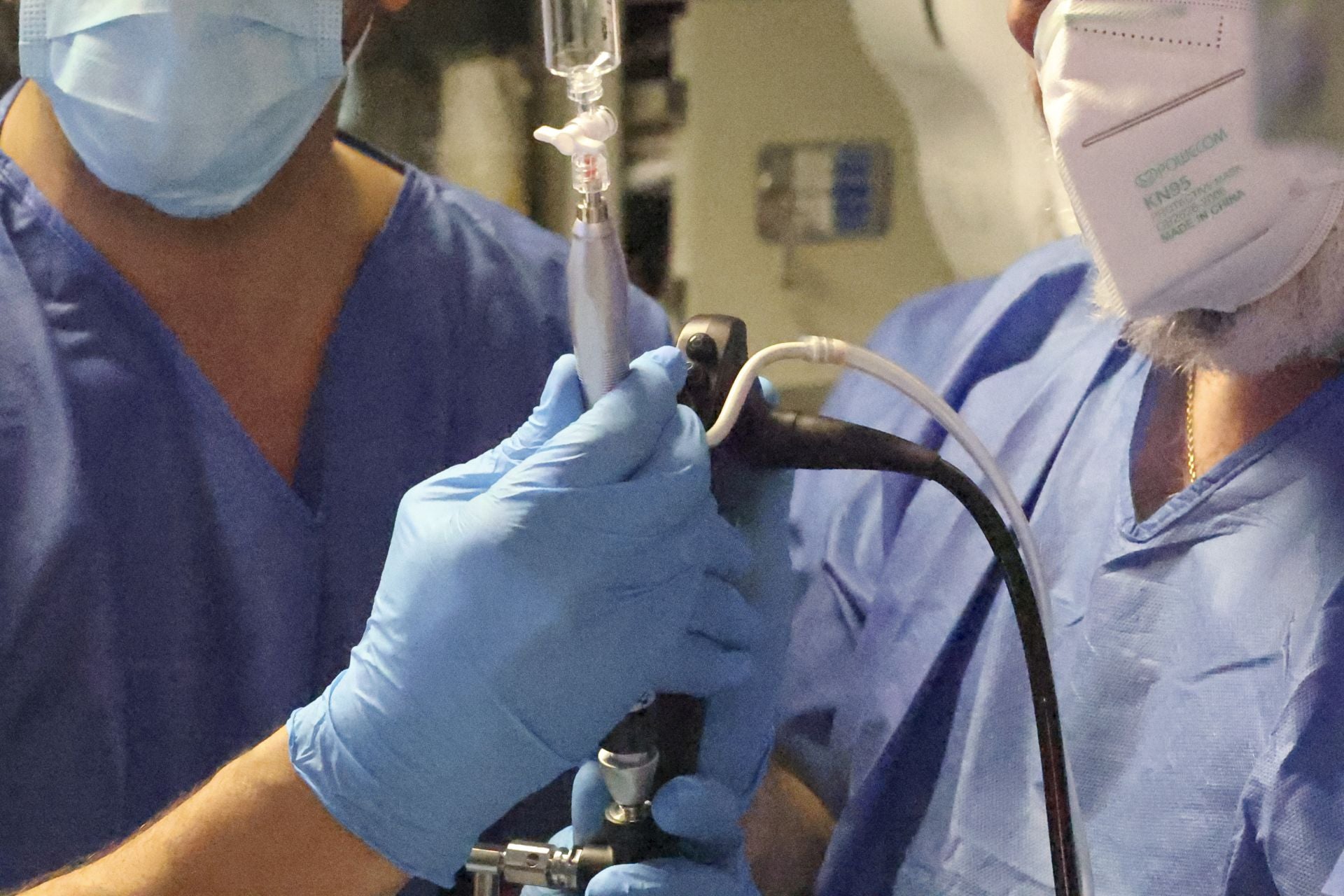 Una nueva técnica de biopsias por congelación de Asturias al mundo: las imágenes de la operación en el HUCA