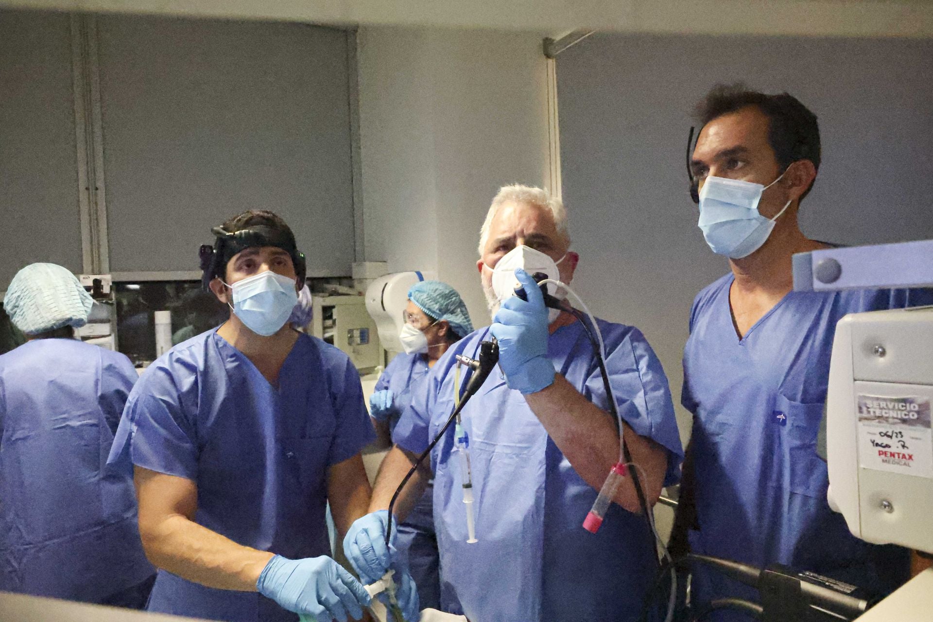 Una nueva técnica de biopsias por congelación de Asturias al mundo: las imágenes de la operación en el HUCA