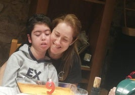 María Díaz con su hijo Martín Suárez en su noveno cumpleaños.