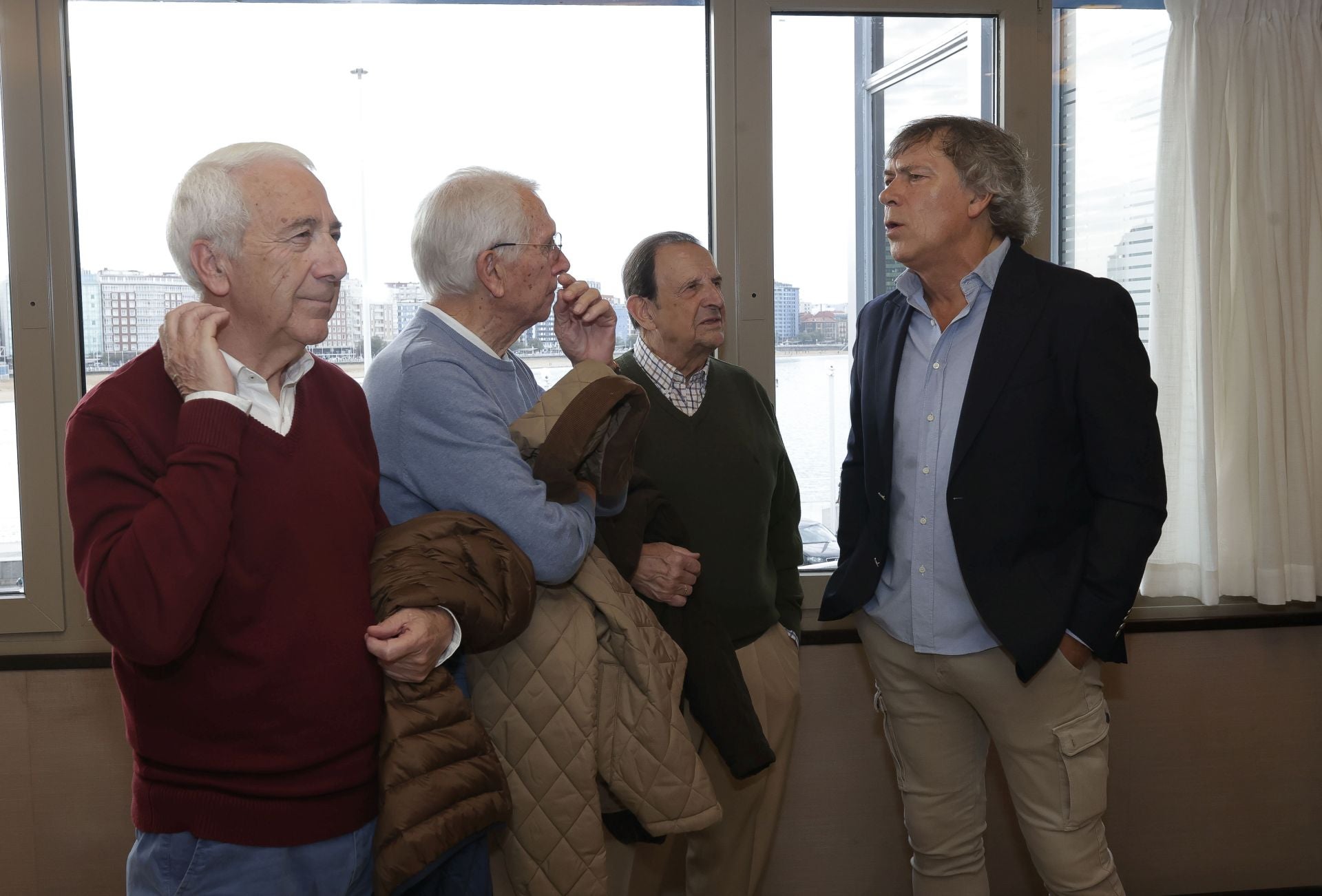 Roberto Canella, leyenda rojiblanca: así recibió la insignia de oro de los veteranos del Sporting